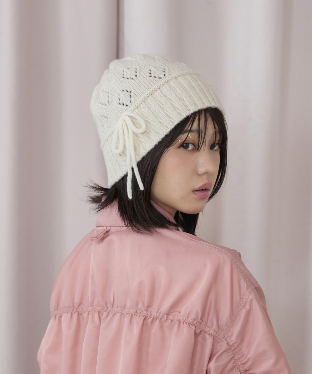 MILKY WHITE