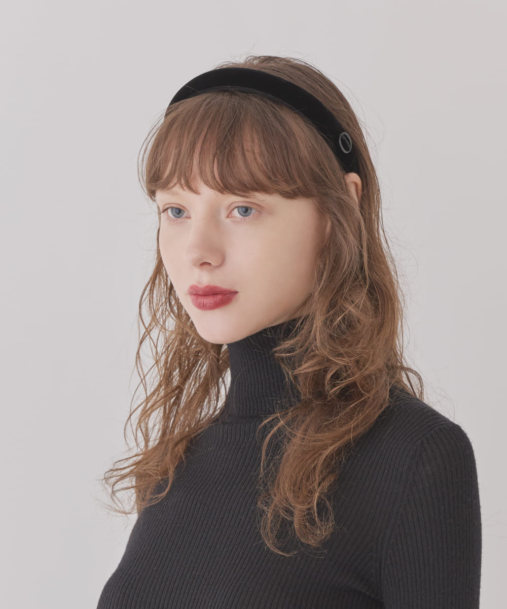 BLACK (01)